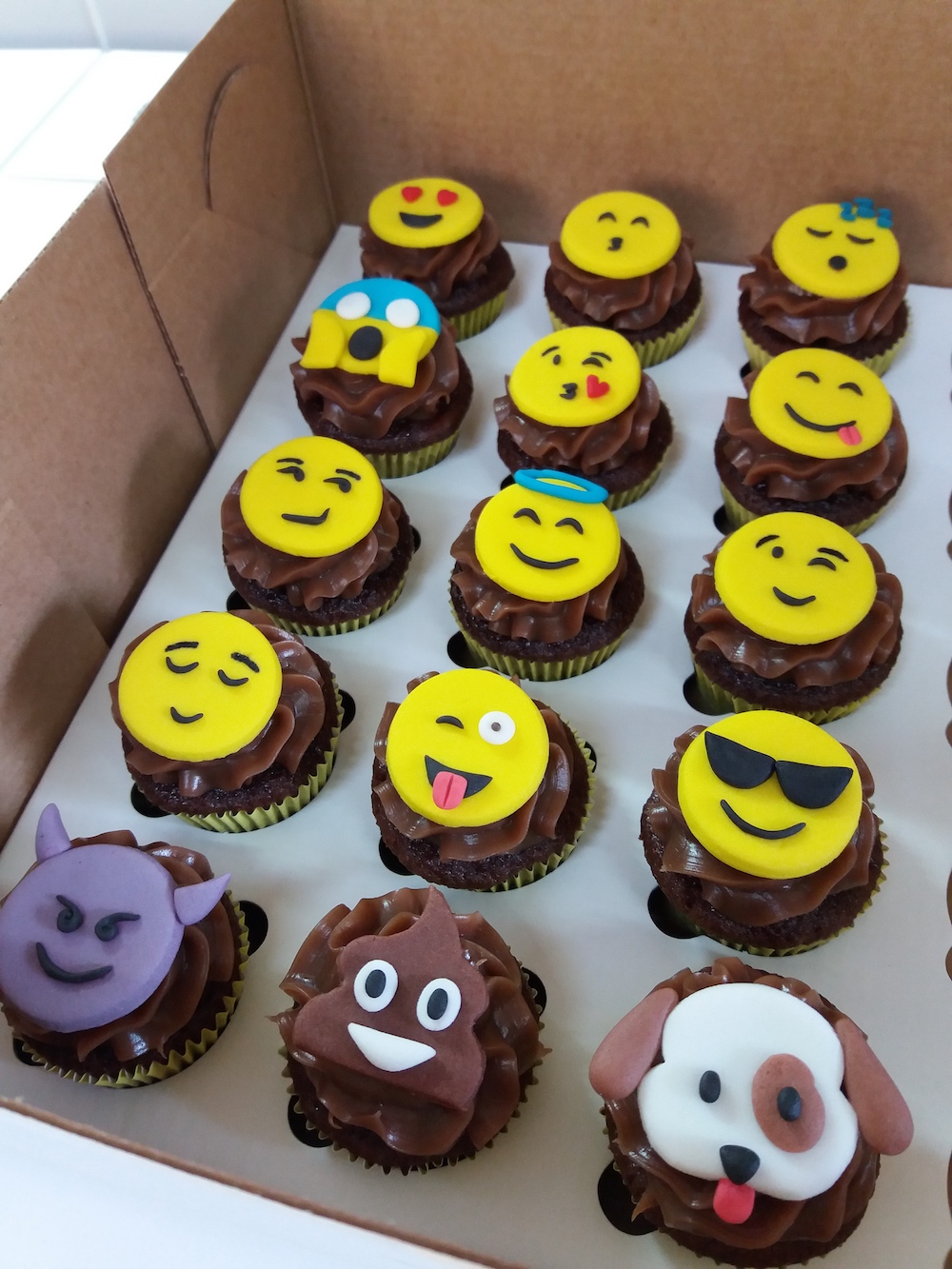 festa-emoji-cupcakes-florianopolis